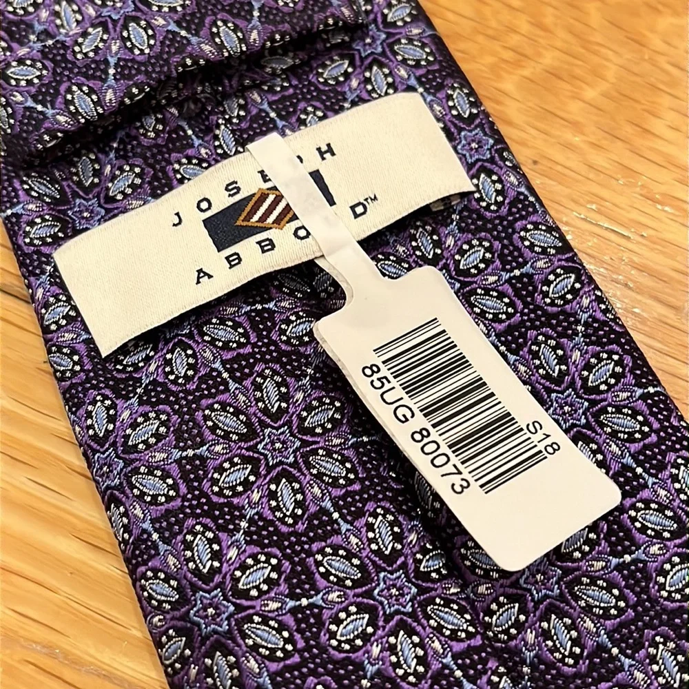 NWT Joseph Abboud Purple Floral Medallion Silk Tie
